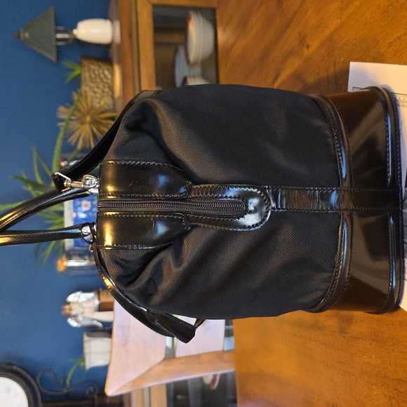 GUCCI BLACK NYLON/PATENT TRAVEL LINE BAG WITH COA - Picture 3 of 16